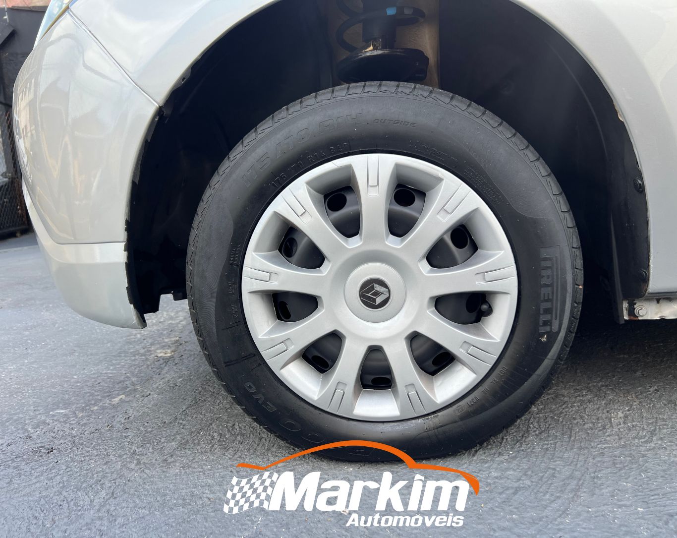 
								Renault Sandero Expression 1.0 2010 full									